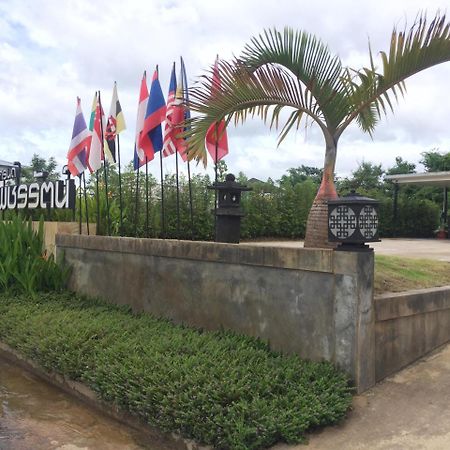 Phetcharat Grand Hotel Maesot Мае-Сот Экстерьер фото